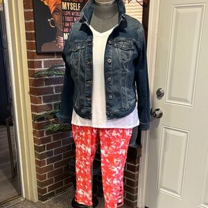 Livi Active Coral 🪸 and White Tie-Dye Cropped Leggings